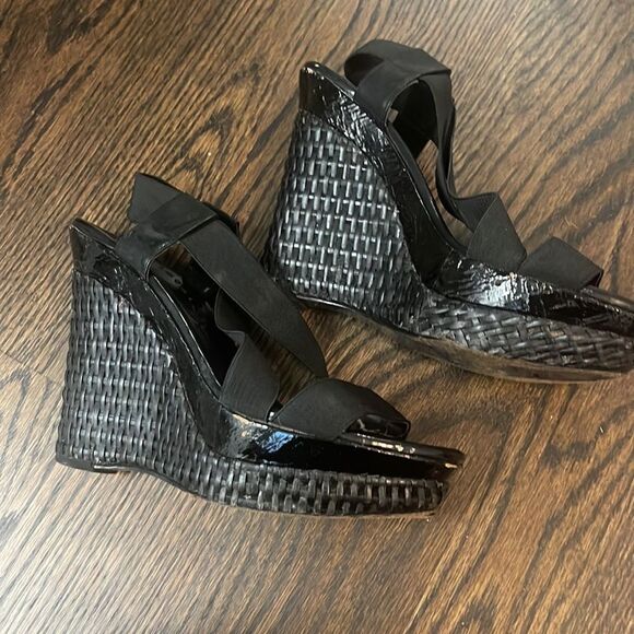 BCBC SIZE 7.5 BLACK PATENT LEATHER & ELASTIC WEDGES - Picture 3 of 6